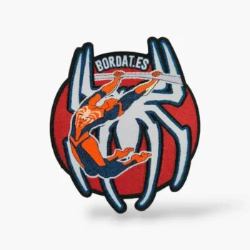 parches de escudo spiderman para mochilas de cross training.